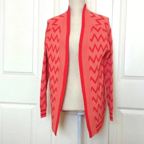 House of Harlow 1960 X REVOLVE Julep Cardigan in Pink & Red Chevron print - Picture 2 of 6